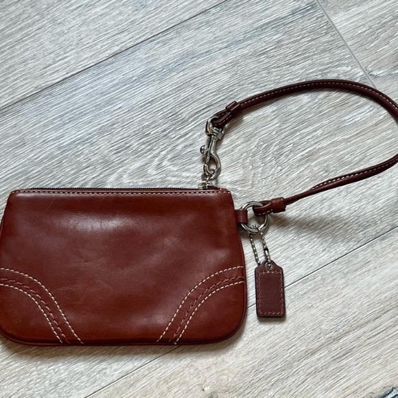 Vintage Coach Leather Wristlet - Picture 5 of 8